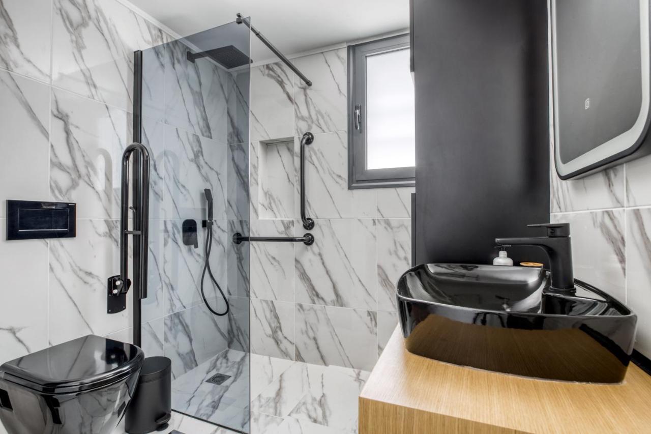 Spacious Flat With Courtyard And Private Parking! Athens Exterior photo