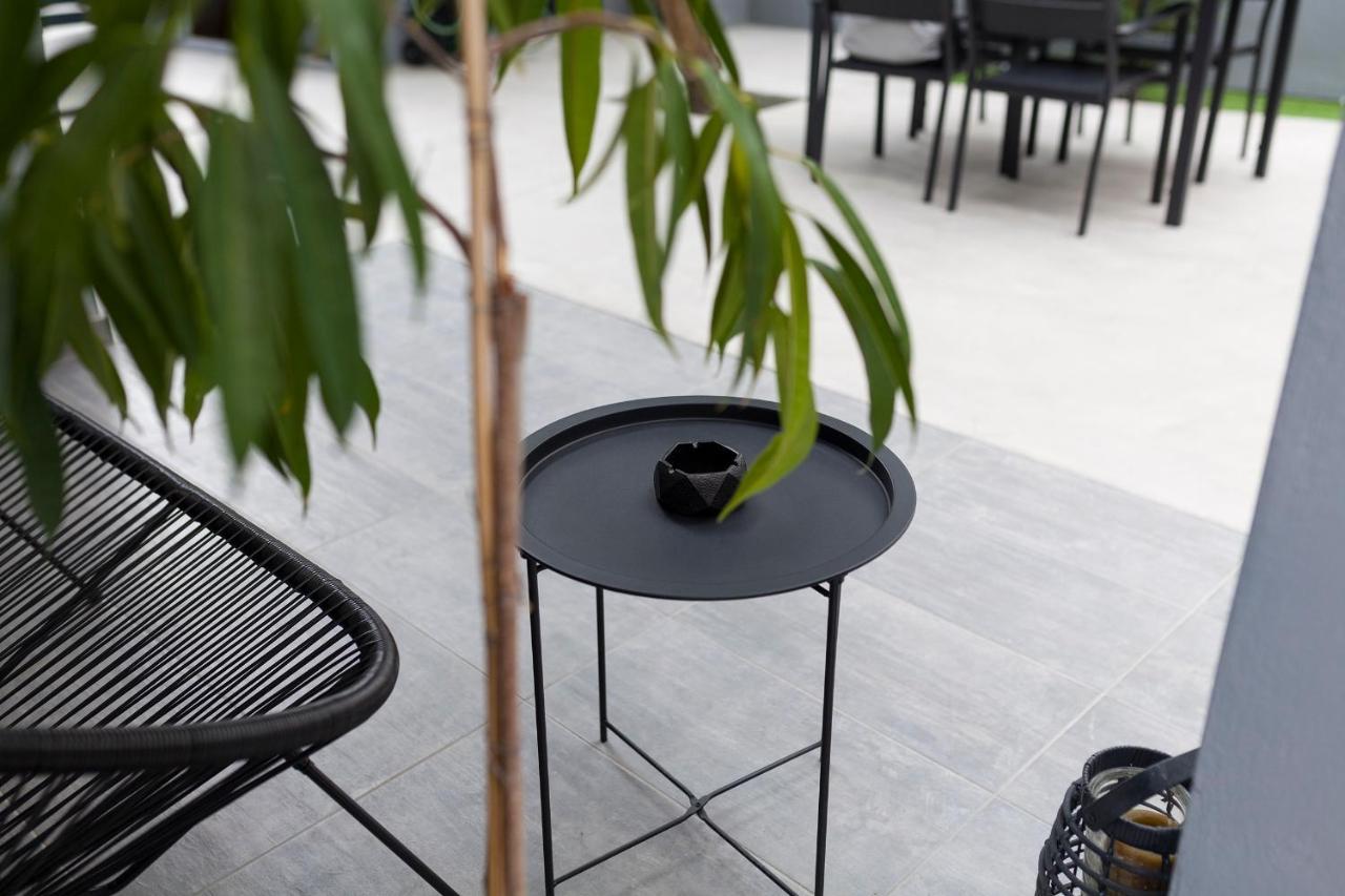 Spacious Flat With Courtyard And Private Parking! Athens Exterior photo